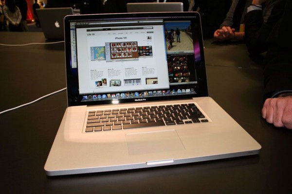 macbook pro unibody 17 1 600x399 - Le nouveau MacBook Pro 17&quot; [Janvier 2009]