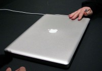 macbook pro unibody 17 142 200x139 - Le nouveau MacBook Pro 17&quot; [Janvier 2009]