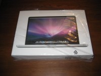 macbook pro 17 unibody unbox 22 200x150 - Les MacBook Pro 17&quot; Unibody commencent à arriver