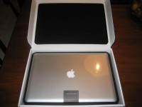 macbook pro 17 unibody unbox 32 200x150 - Les MacBook Pro 17&quot; Unibody commencent à arriver