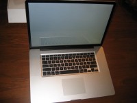 macbook pro 17 unibody unbox 42 200x150 - Les MacBook Pro 17&quot; Unibody commencent à arriver
