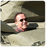 capture arnold 194x200 - Arnold et son tank: décidez ce qu'il va écraser!